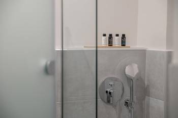 Deluxe Double Room4